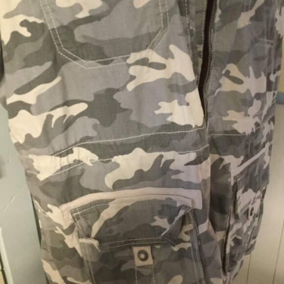 New without tags Carhartt ladies vest gray camo lots of pockets size XL 16/18 - Picture 4 of 9
